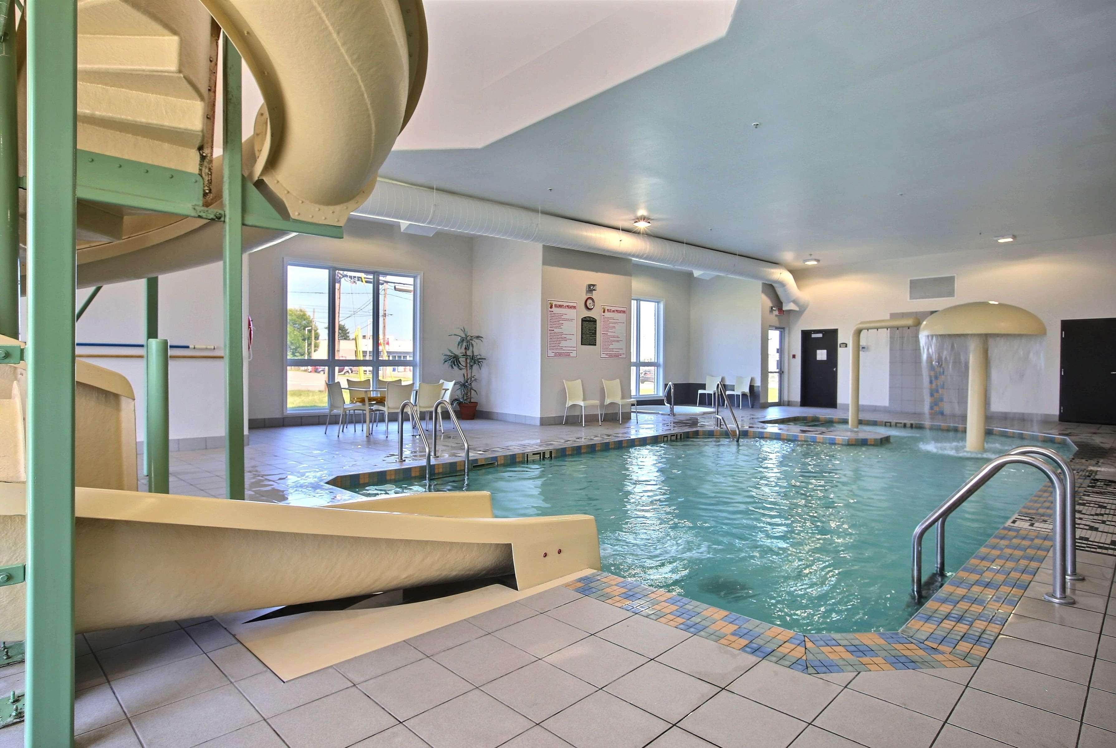 Super 8 By Wyndham Trois-Rivieres Hotel Exterior foto
